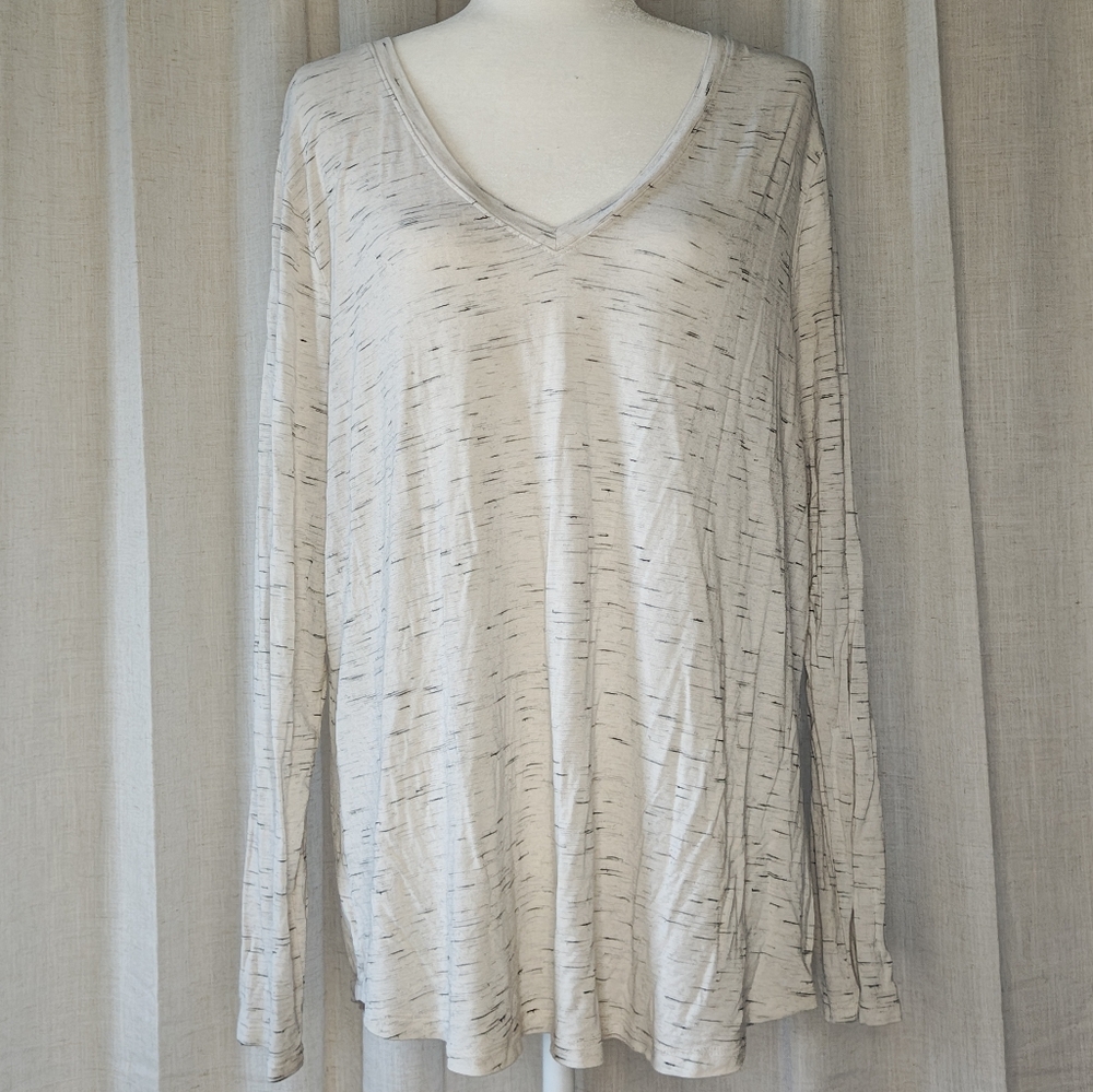 Old Navy Women's Speckled Cream Long Sleeve Tee